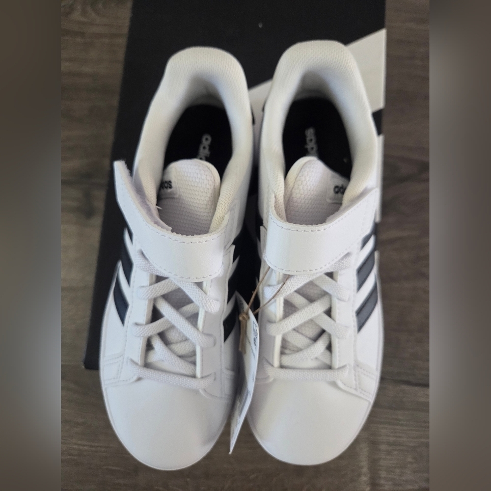 Adidas Kids Unisex Grand Court Sneakers - White and Black Size 2 NEW - Picture 7 of 9